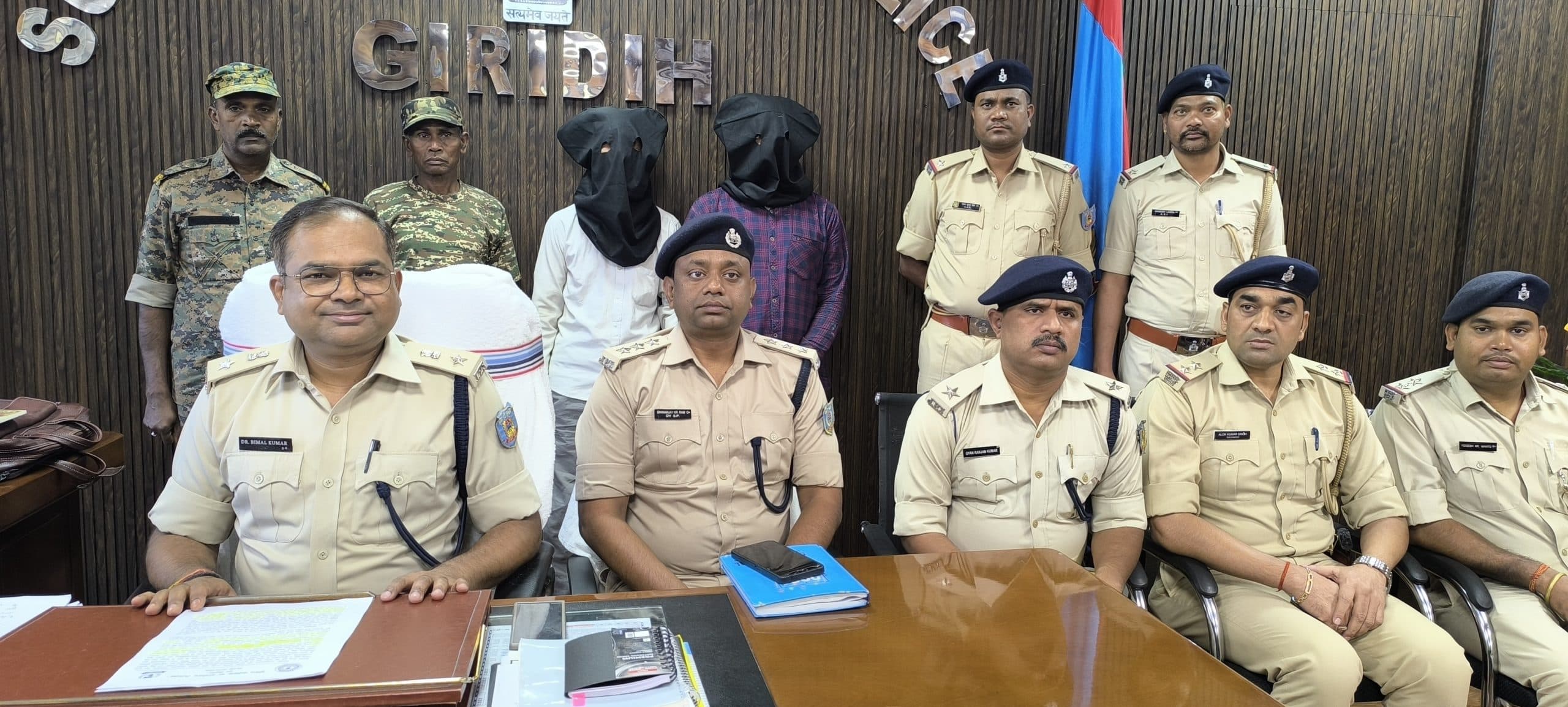 Giridih News: कोढ़ा गैंग के दो शातिर अपराधी गिरफ्तार, लाखों की छिनतई का खुलासा