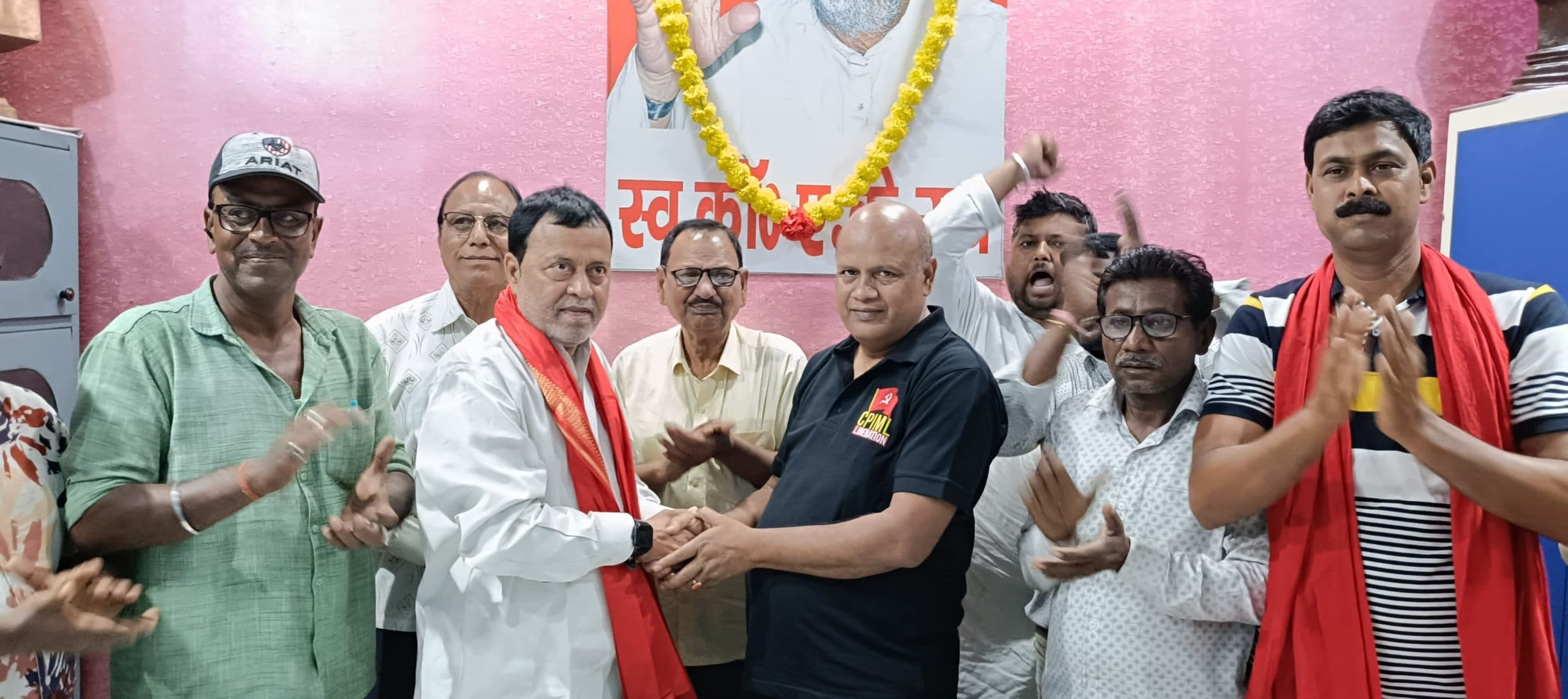 Dhanbad News : मजदूरों का हकमारी कर रही है केंद्र सरकार : अरूप चटर्जी