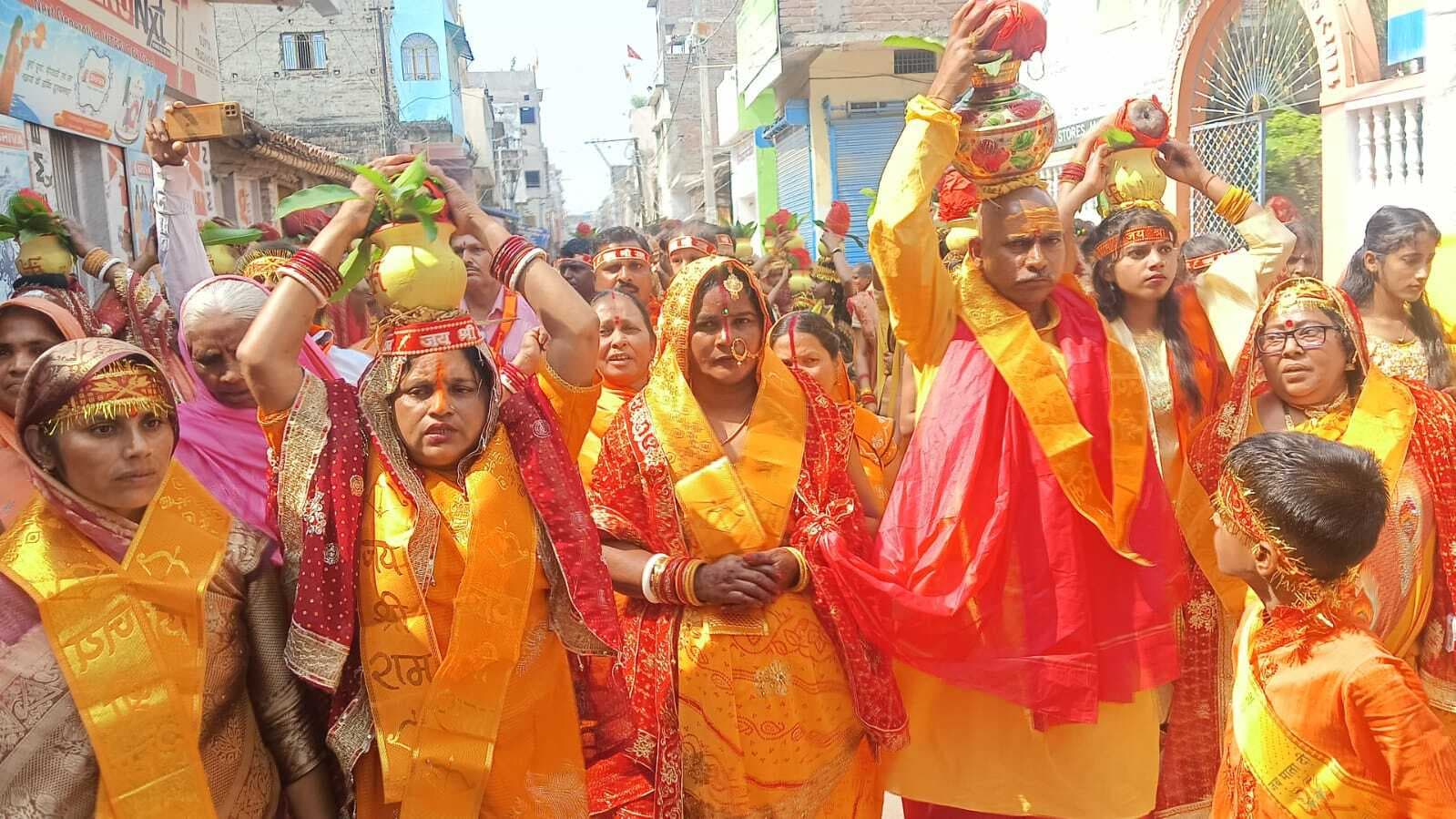 निकाली गयी कलश शोभा यात्रा