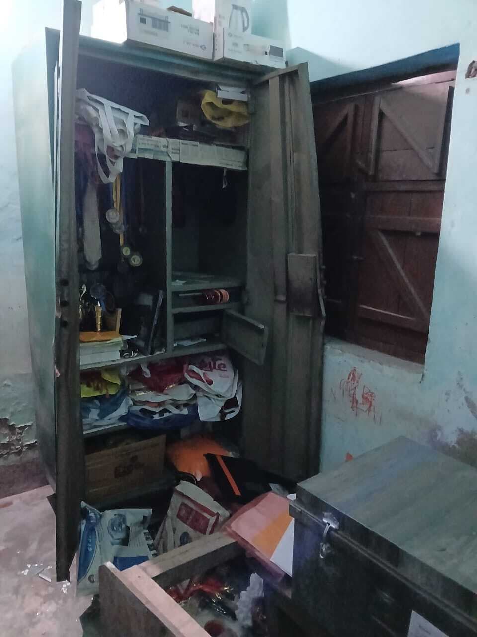 Motihari : शिक्षक के बंद घर से आभूषण व नकद सहित 14.59 लाख की चोरी