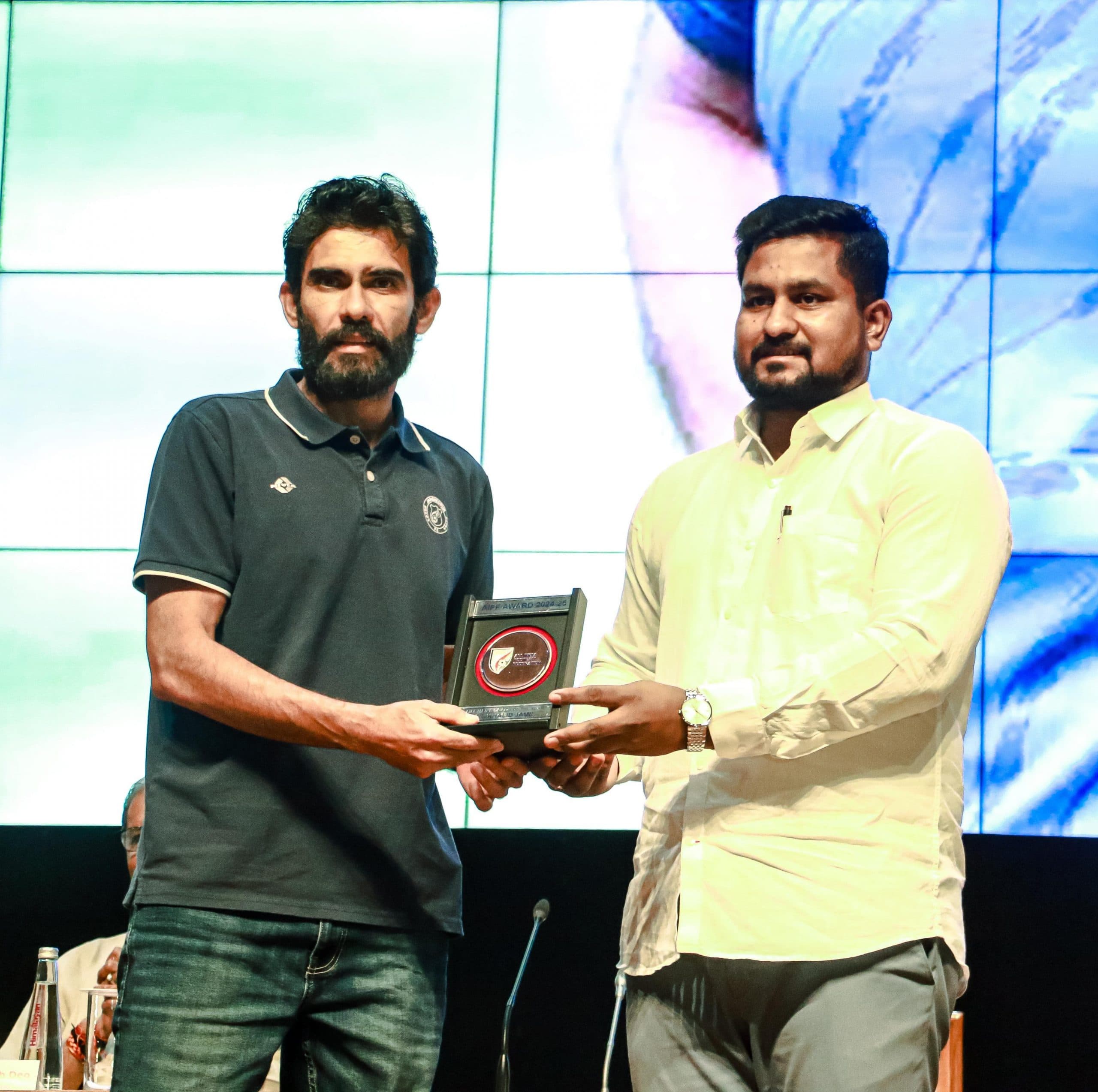 Jfc's Khalid Jamil aiff coach of the year : जेएफसी के खालिद जमील को एआइएफएफ कोच ऑफ द ईयर का अवॉर्ड
