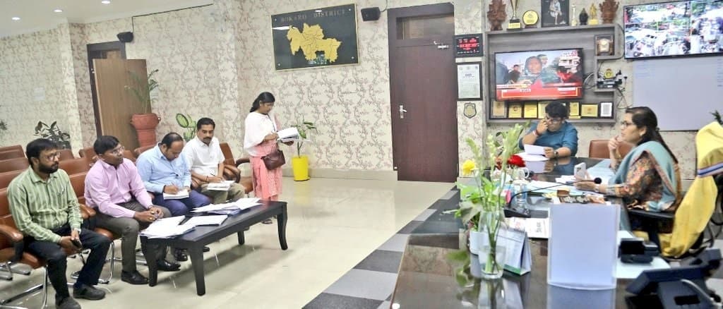 Bokaro News : प्रथम व द्वितीय किस्त लेने के बाद आवास निर्माण में रूचि नहीं दिखाने वाले लाभुकों से करें रिकवरी