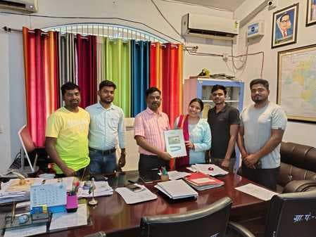 महागामा प्रखंड में सीएफपी टीम ने तीन वर्षों की प्रगति रिपोर्ट सौंपी