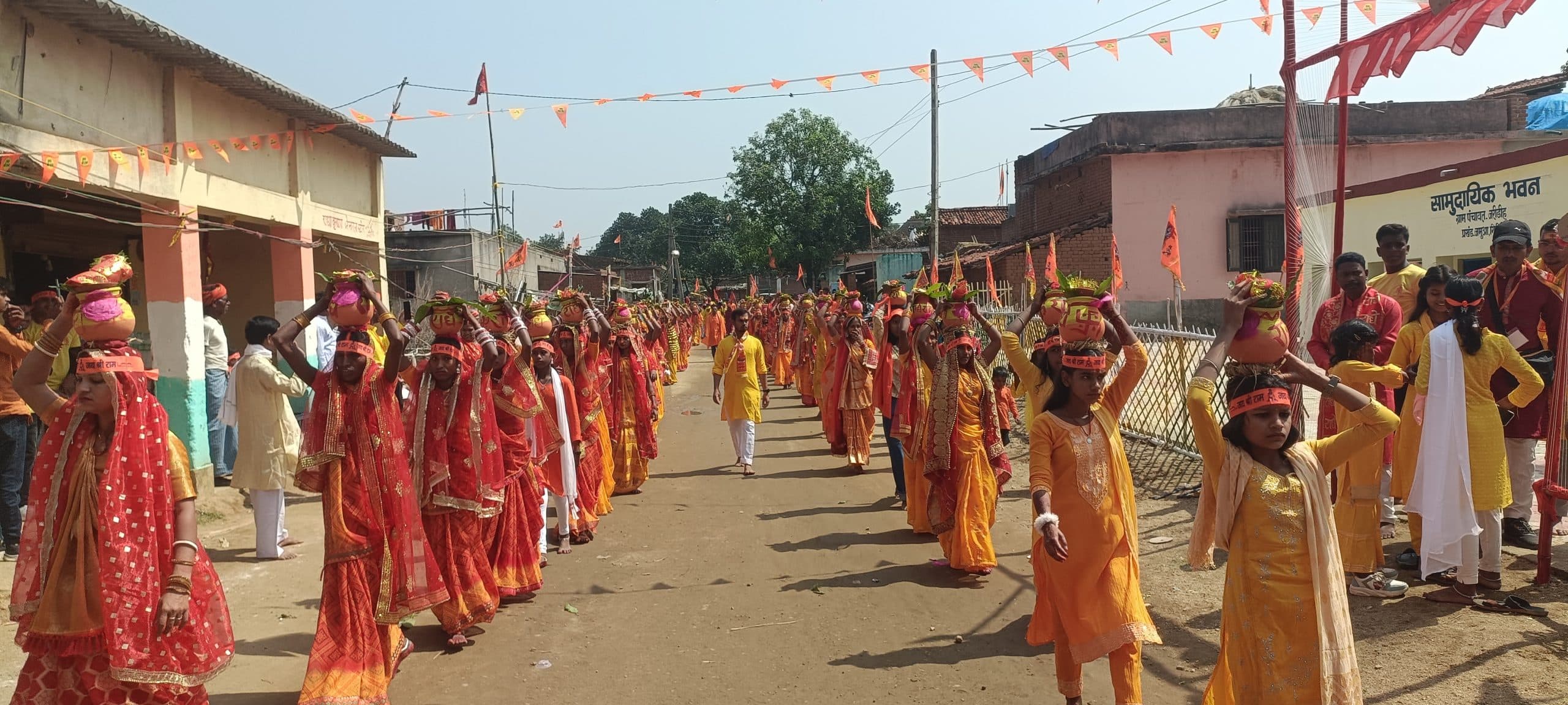 Giridih News :जरीडीह में कलश यात्रा के साथ श्रीमद्भागवत कथा शुरू
