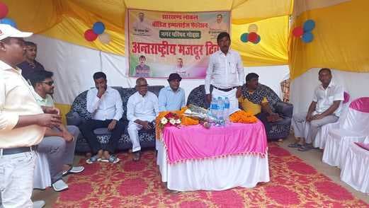 नगर परिषद के सफाई कर्मियों ने निकाली रैली