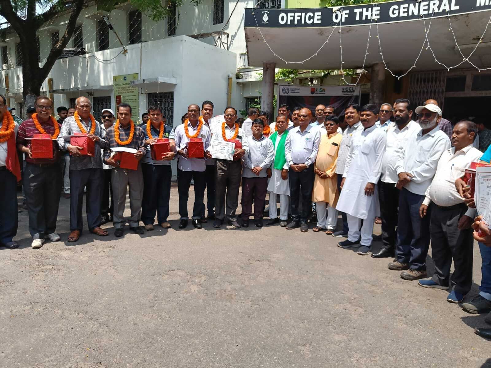 Bokaro News : उत्कृष्ट कार्य के लिए 20 सीसीएल कर्मी सम्मानित