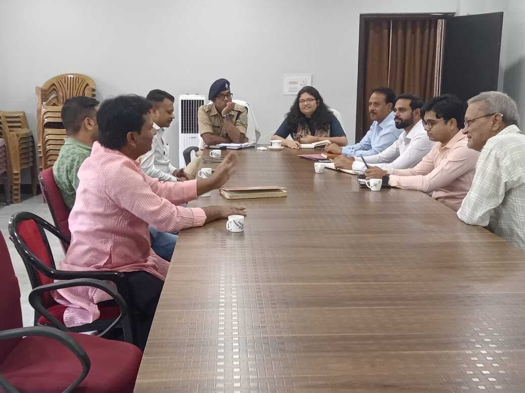 West Singbhum News : सुबह 9 से शाम 7 बजे तक शहर में भारी वाहनों की नो इंट्री : एसडीओ