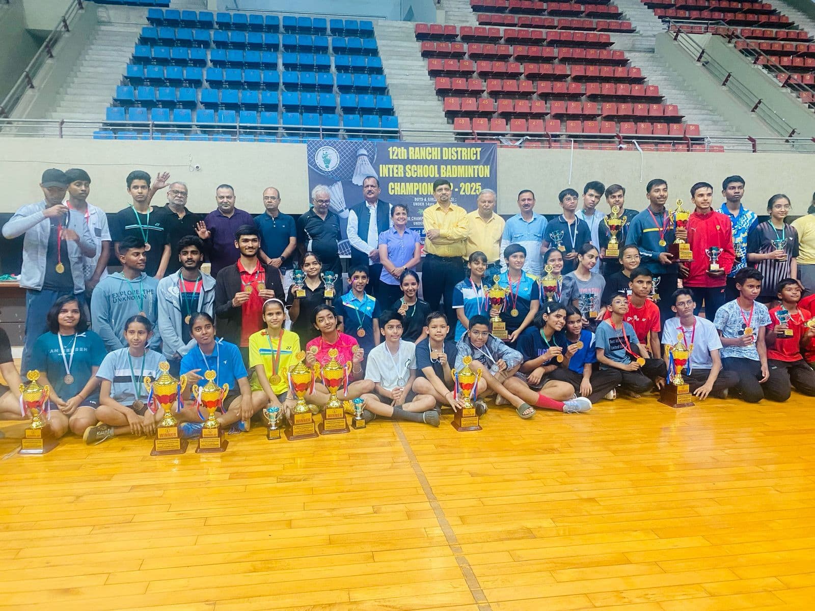 Sports : डीएवी गांधीनगर और डीपीएस अपने-अपने वर्ग में बने चैंपियन