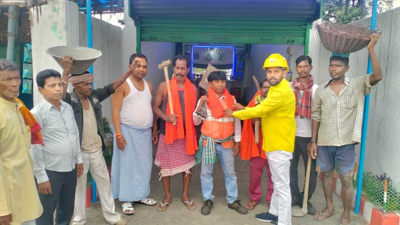 Bokaro News : गूंजा नारा ''दुनिया के मजदूरो एक हों''