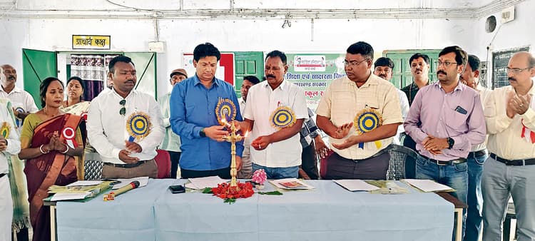 seraikela kharsawan news: बच्चों को स्कूल भेजें, शिक्षा से सशक्त भविष्य बनाएं : बीडीओ