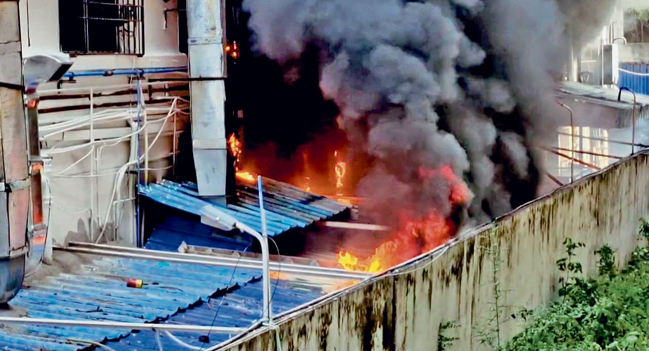 सॉल्टलेक में भयावह आग से दहशत