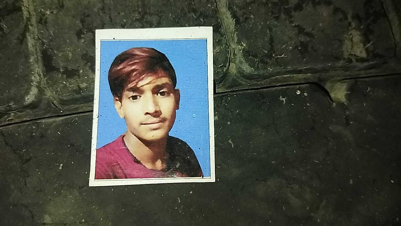 Jamshedpur News : सिदगोड़ा : ट्रेलर के एंगल में रस्सी से लटका मिला युवक का शव