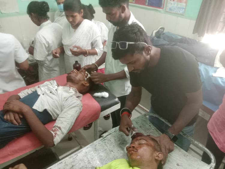 बाइक  दुर्घटना में तीन घायल, दो की हालत चिंताजनक