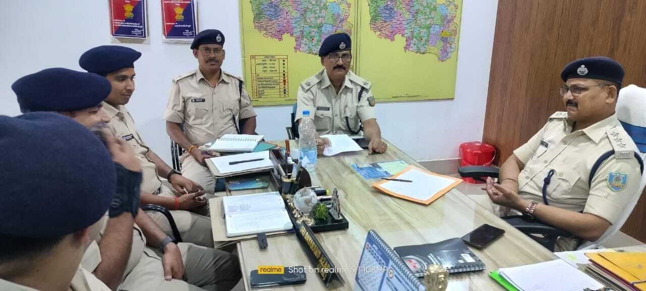 अपराध नियंत्रण को लेकर किये जा रहे कार्यों की हुई समीक्षा