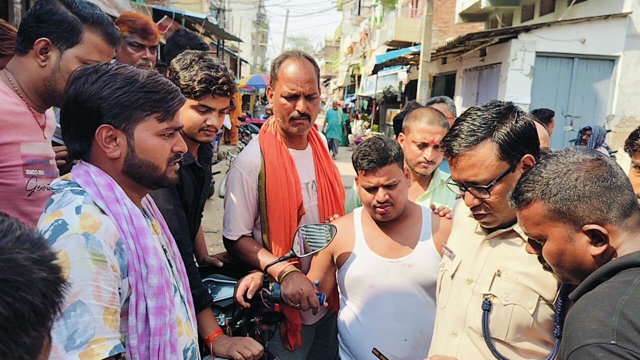 मक्का व्यवसायी की डिक्की से उचक्कों ने निकाले 5 लाख रुपये