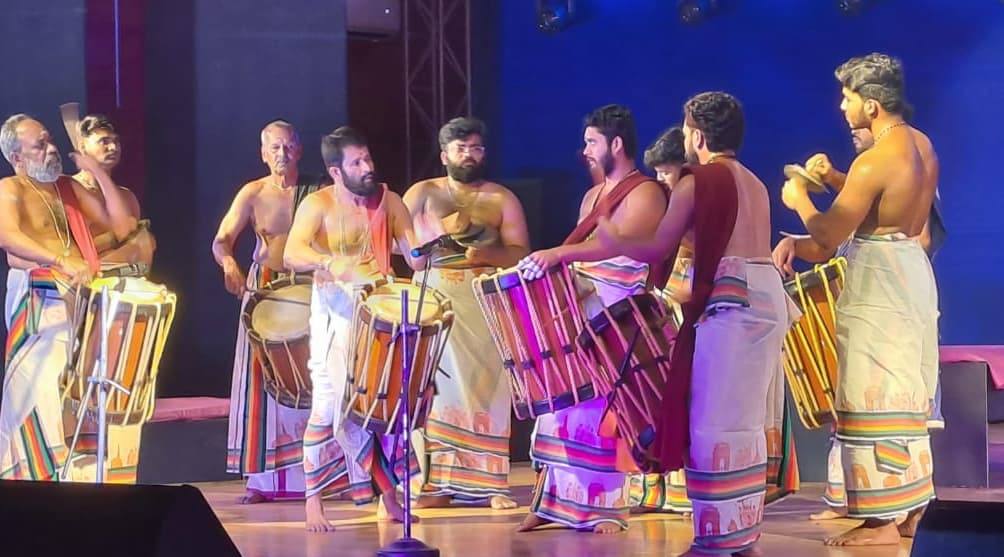 उत्सव में बिखेरी विभिन्न राज्यों की लोक कलाओं व लोक संगीत की छटा