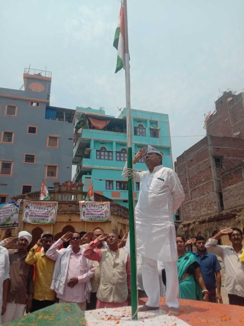 झंडोत्तोलन के साथ मनाया गया इंटक का स्थापना दिवस