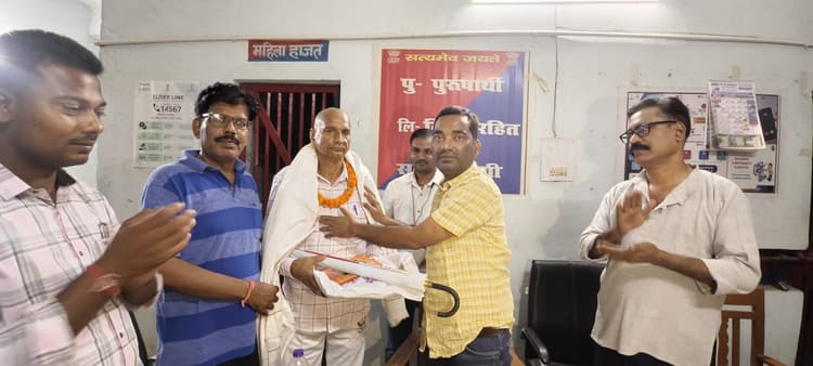 सेवानिवृत्त एसआई व चौकीदार को दी गयी विदाई