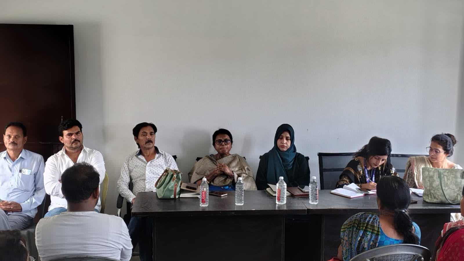 Motihari: प्रमुख के मौजूदगी में सीडीपीओ ने आंगनबाड़ी की समीक्षा