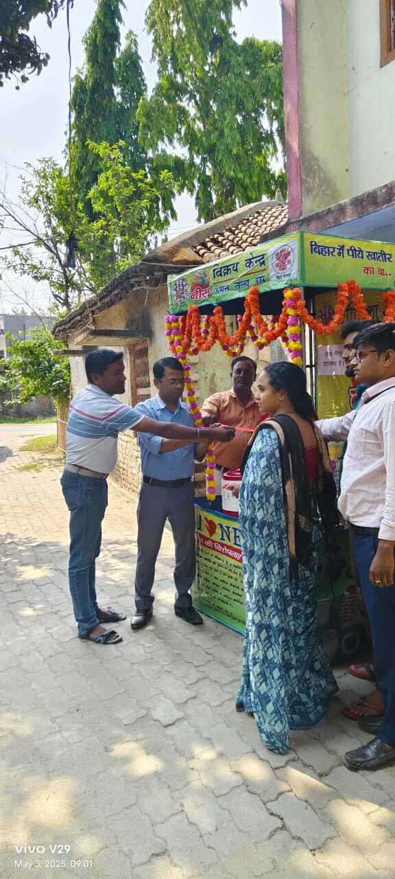 अमृत जीविका नीरा विक्रय केंद्र का हुआ शुभारंभ