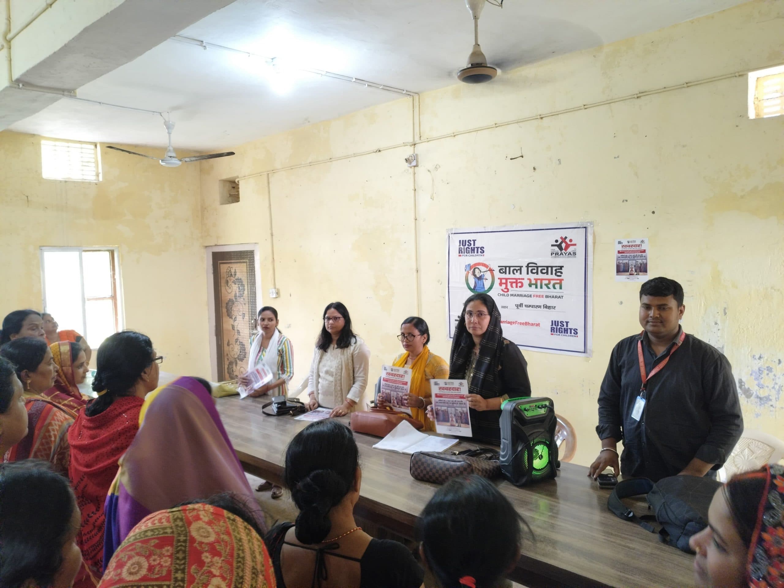 Motihari: लाभुकों का ई केवाईसी को ले सेविकाओं के साथ हुई समीक्षात्मक बैठक