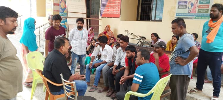 जीविका को सदर अस्पताल की सफाई कार्य सौंपने से भड़के सफाई कर्मियों ने पूरे अस्पताल में कचरा फेंका