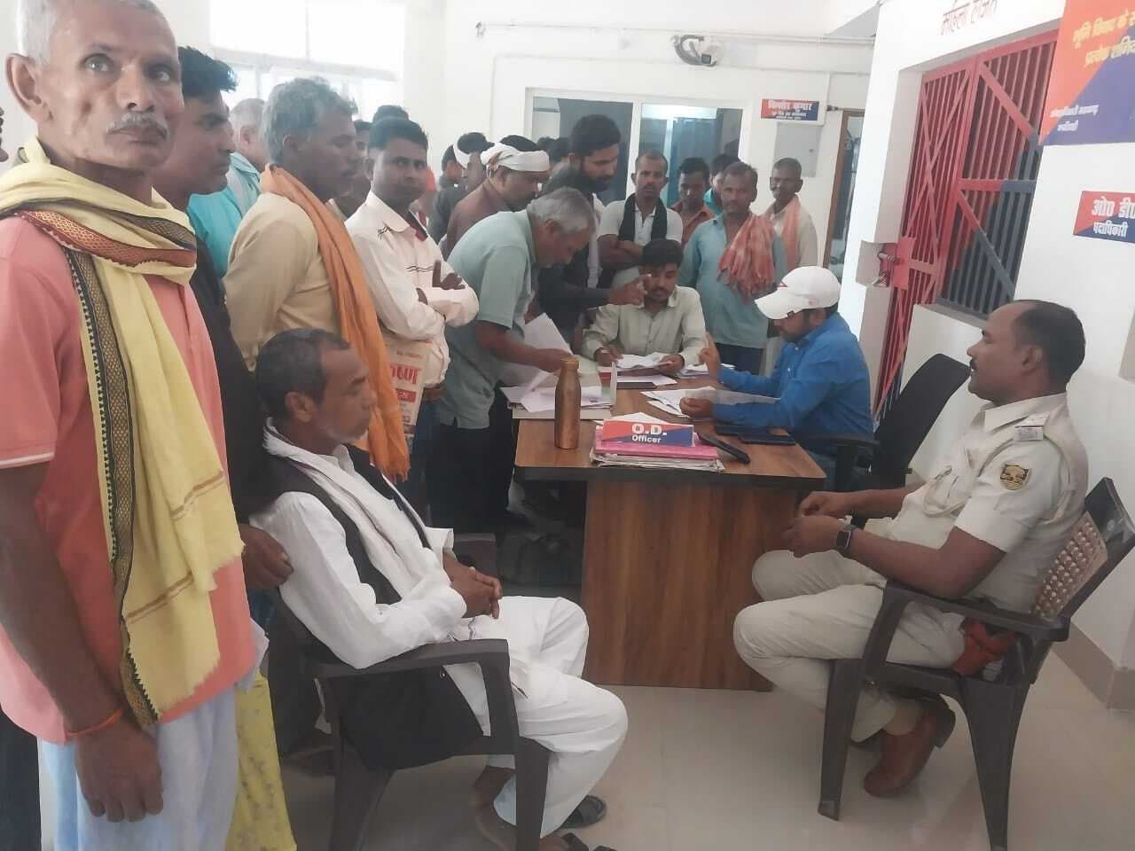 जनता दरबार में भूमि विवाद से जुड़े दो मामलों का निष्पादन