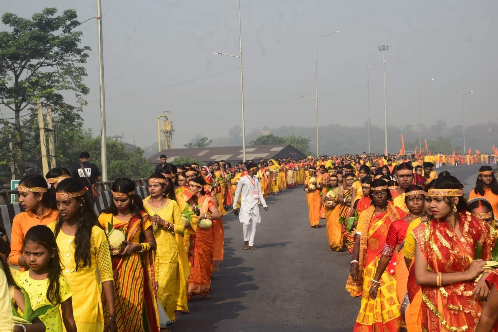 Dhanbad News: हनुमान मंदिर में प्राण-प्रतिष्ठा को ले निकली कलश यात्रा