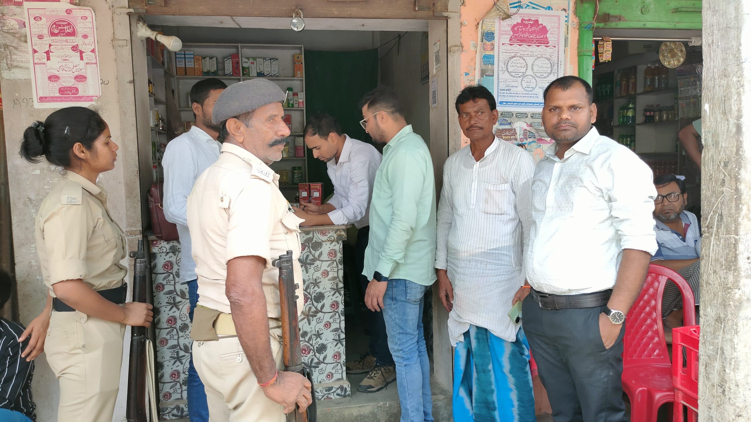 बारसोई में बिना लाइसेंस की चल रही दवा दुकान पर हुई छापेमारी