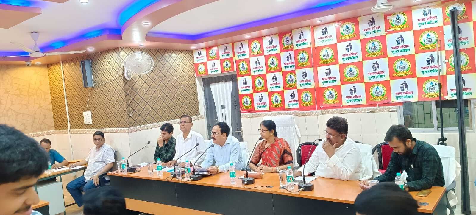 बरसात को लेकर माह के अंत तक हर हाल में नाला उड़ाही का दिया निर्देश