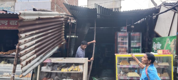 आंधी-तूफान से काफी नुकसान, कई घरों के उड़े करकट