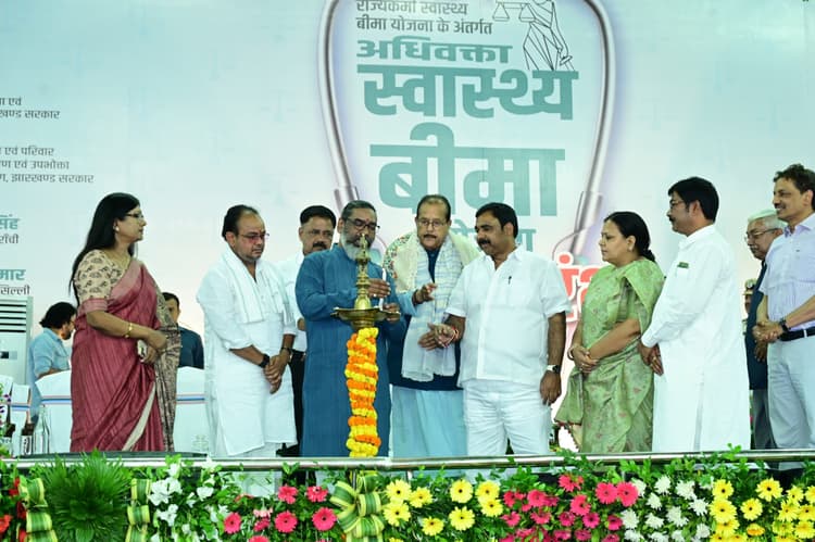Ranchi news : पहले चरण में 15000 अधिवक्ताओं को मिलेगा स्वास्थ्य बीमा योजना का लाभ : डॉ इरफान