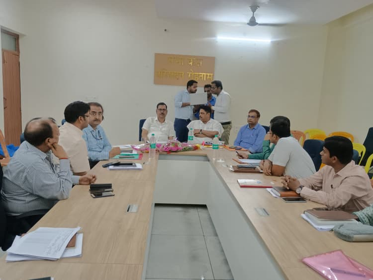 तीन जिलों में चल रहे एनएच निर्माण के लिए जमीन अधिग्रहण की स्थिति जानी