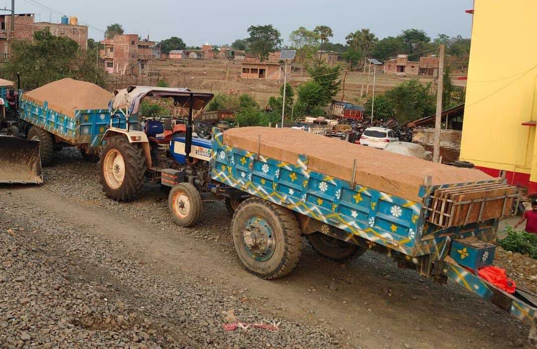 डीटीओ व एसडीओ का छापा, बालू लदे चार ट्रैक्टर जब्त