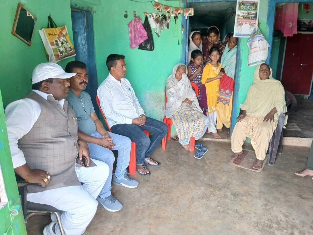 मृतक के परिजनों से मिले विधायक, ढांढ़स बंधाया