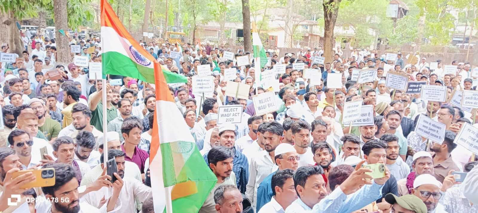 वक्फ बिल के विरोध में अंजुमन इस्लामिया का प्रदर्शन