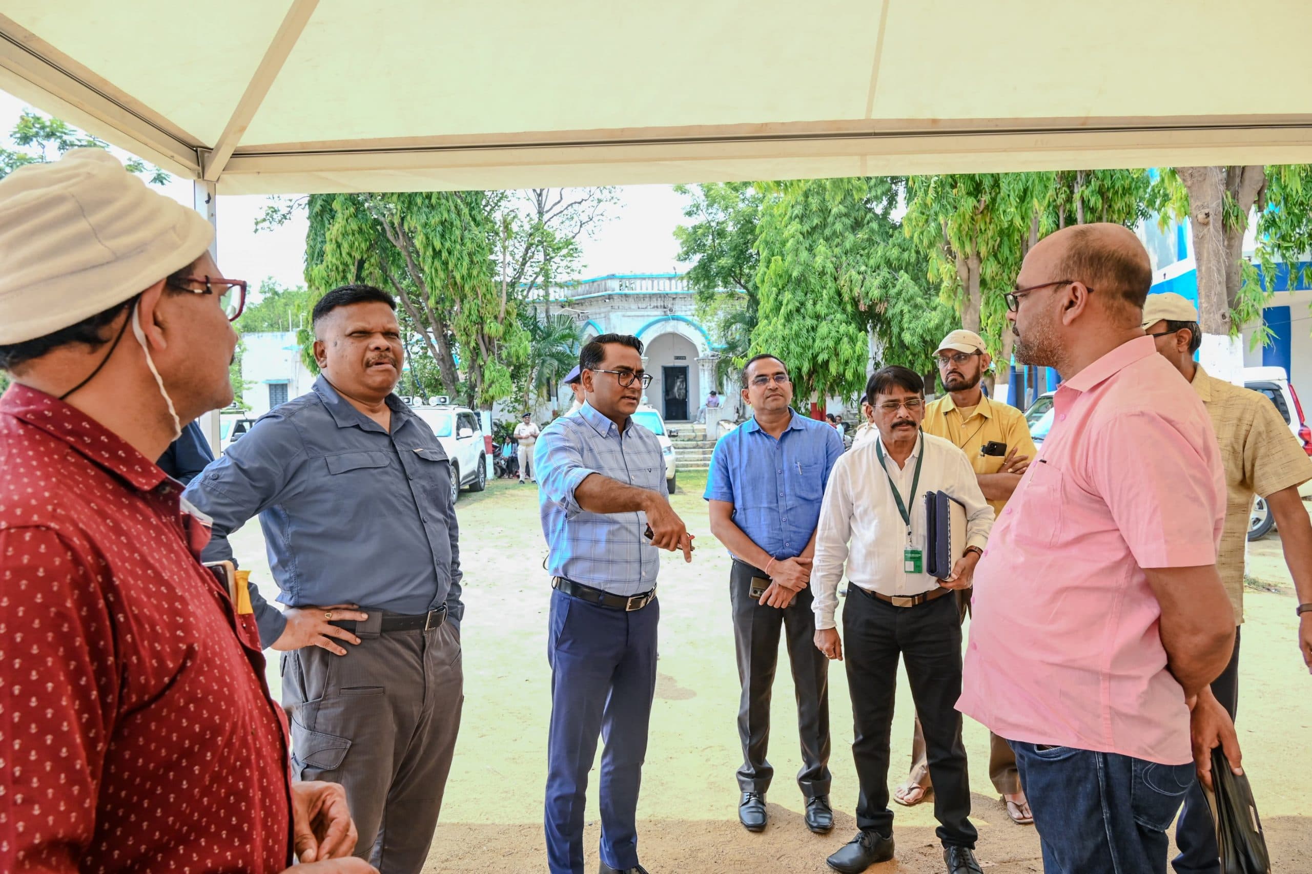 Deoghar News : केंद्रों पर सुरक्षा के कड़े इंतजाम, टेंशन फ्री होकर विद्यार्थी दें परीक्षा : डीसी