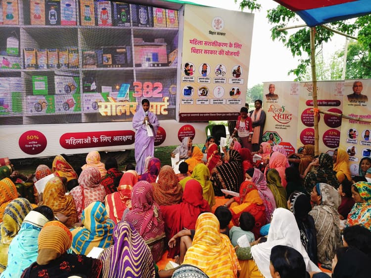 महिलाओं ने खुल कर संवाद कार्यक्रम में रखीं अपनी समस्याएं