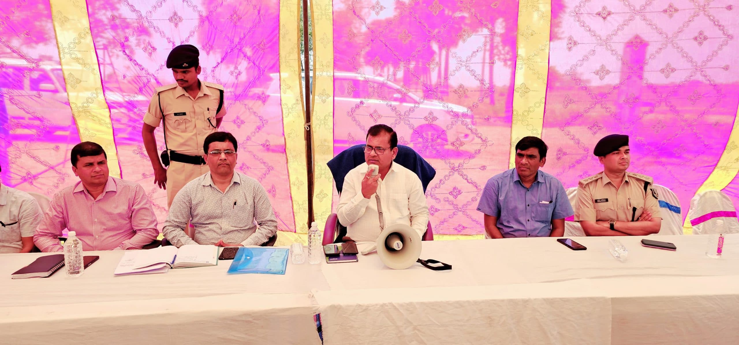 Aurangabad News : रैयतों से डीएम ने की बात, उचित मुआवजा देने का दिया भरोसा