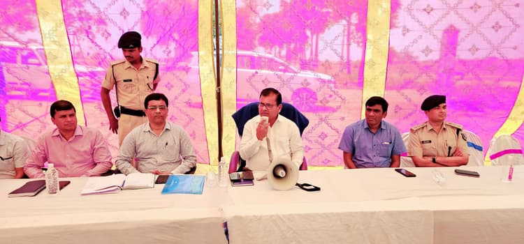 Aurangabad News : रैयतों से डीएम ने की बात, उचित मुआवजा देने का दिया भरोसा