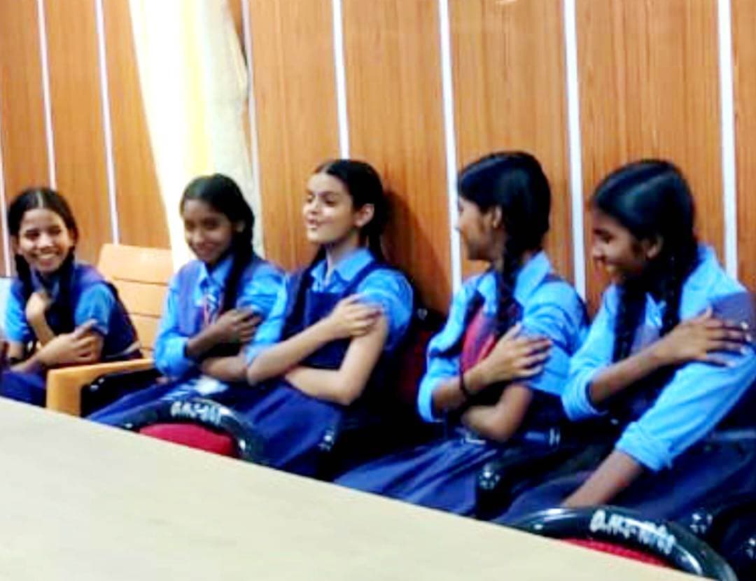 Aurangabad News : अनुग्रह स्कूल की छात्राओं ने ली एचपीवी से बचाव का टीका