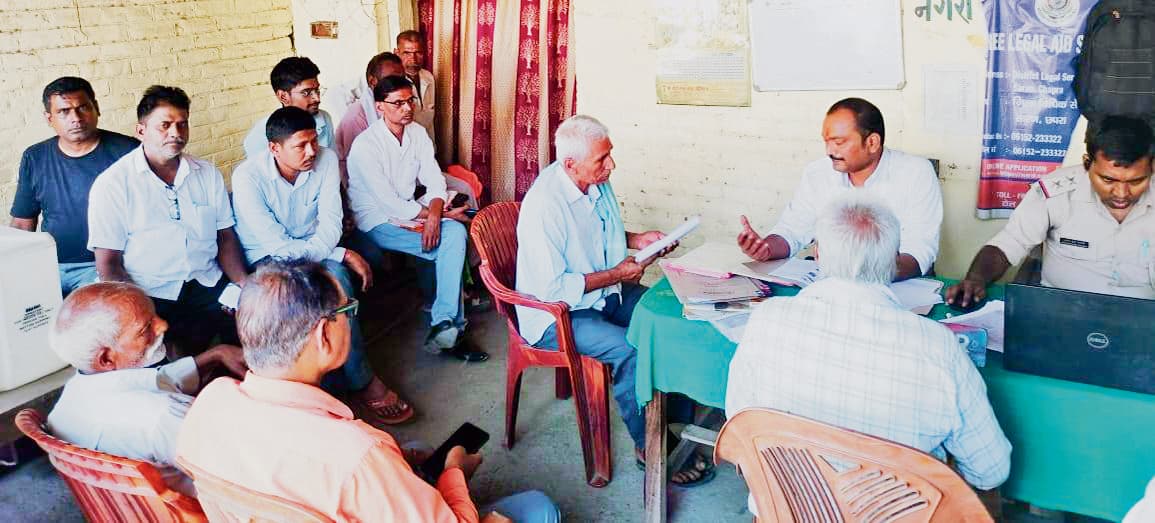 Saran News : जनता दरबार में चार मामलों का हुआ निष्पादन