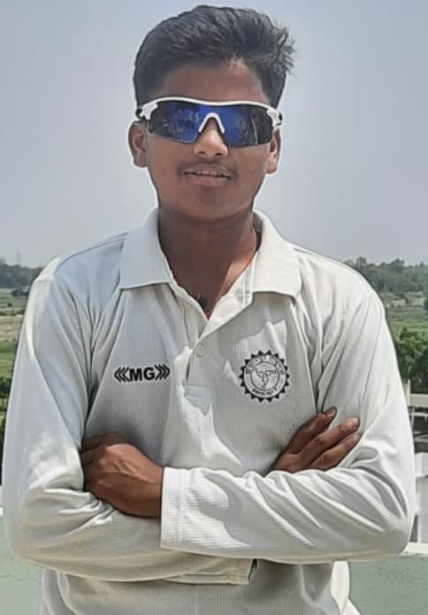 Madhubani News : सापेक्ष संजय का जिला क्रिकेट टीम में चयन से हर्ष