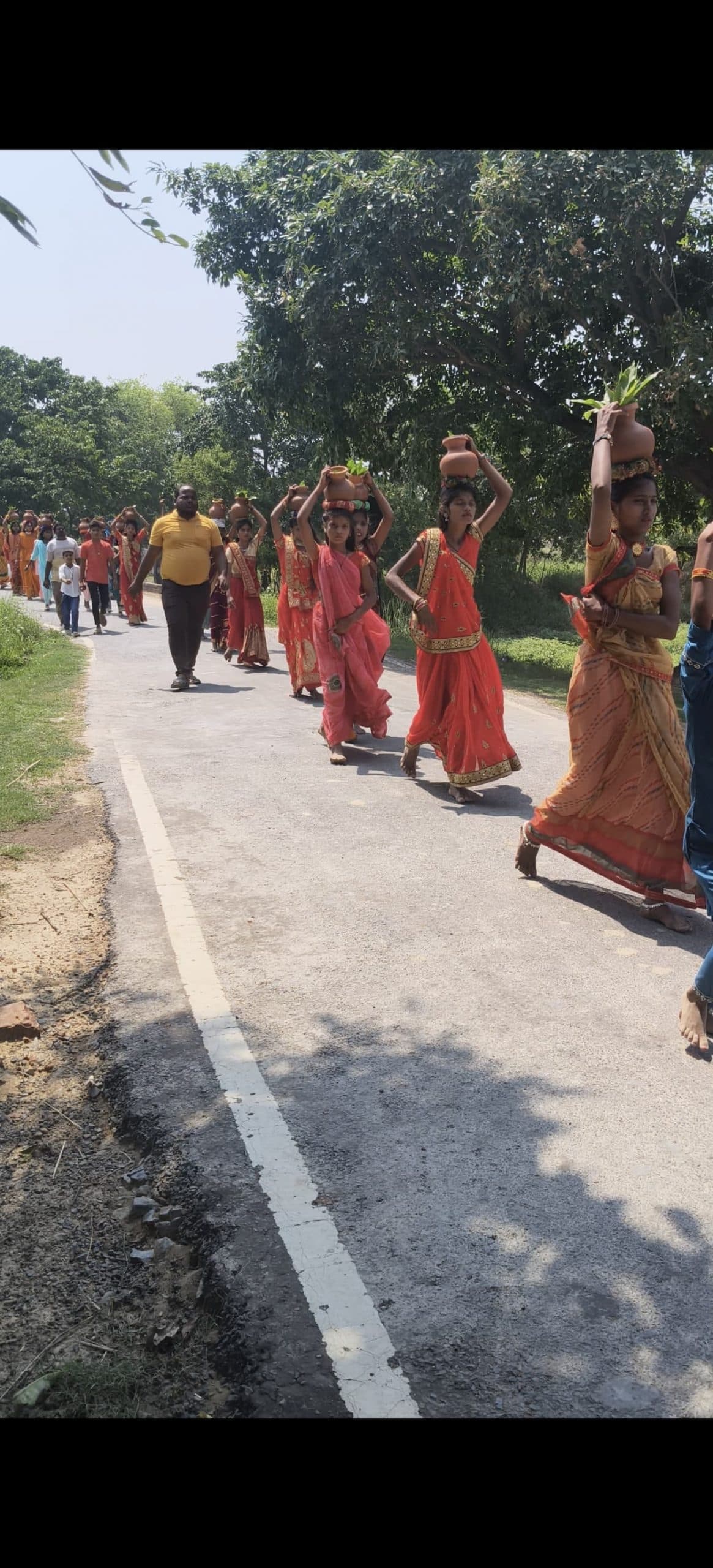 Madhubani News : महावीर झंडा पूजन शुरू, निकाली कलशयात्रा