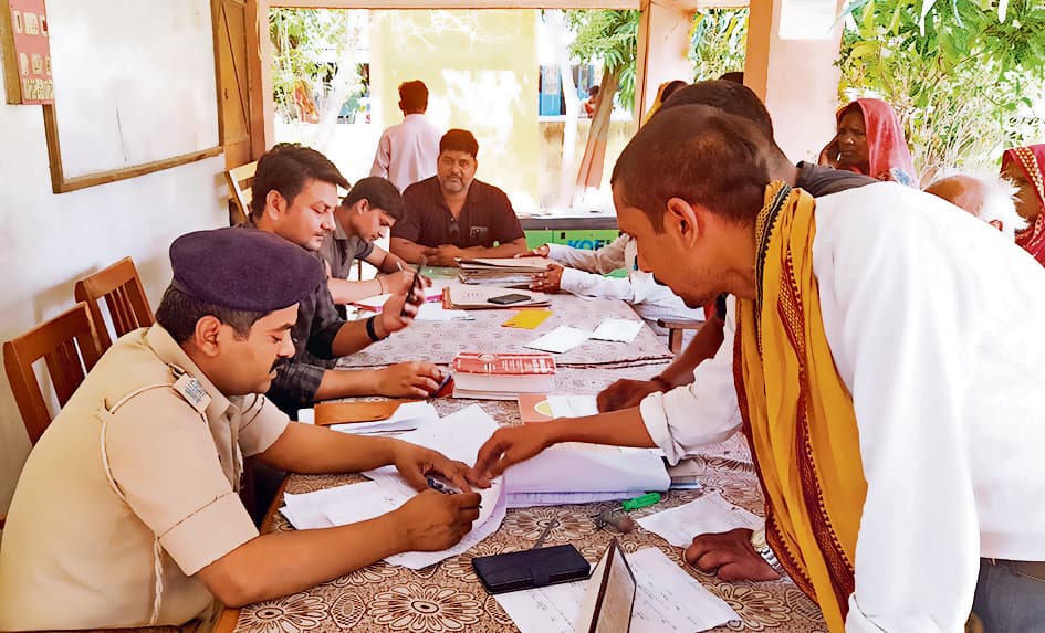 जनता दरबार में भूमि विवादों का किया गया निबटारा