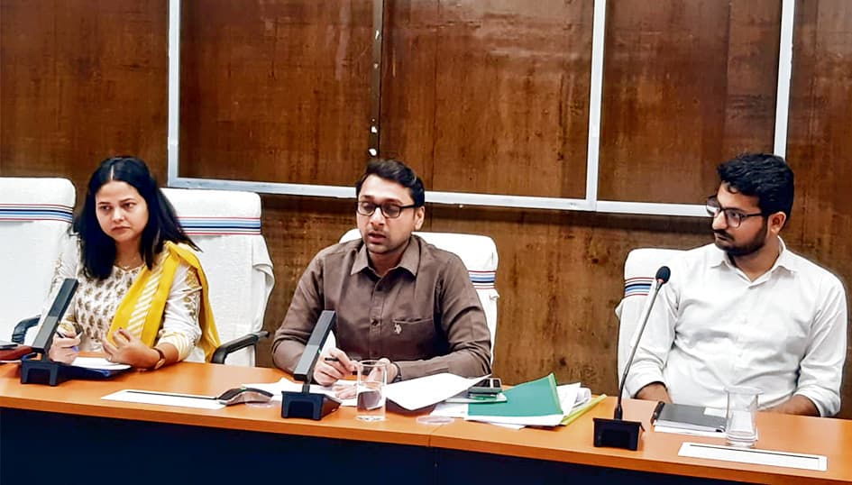 Ara News : निर्वाचक सूची में सभी पात्र नागरिकों का नाम जोड़ने का निर्देश