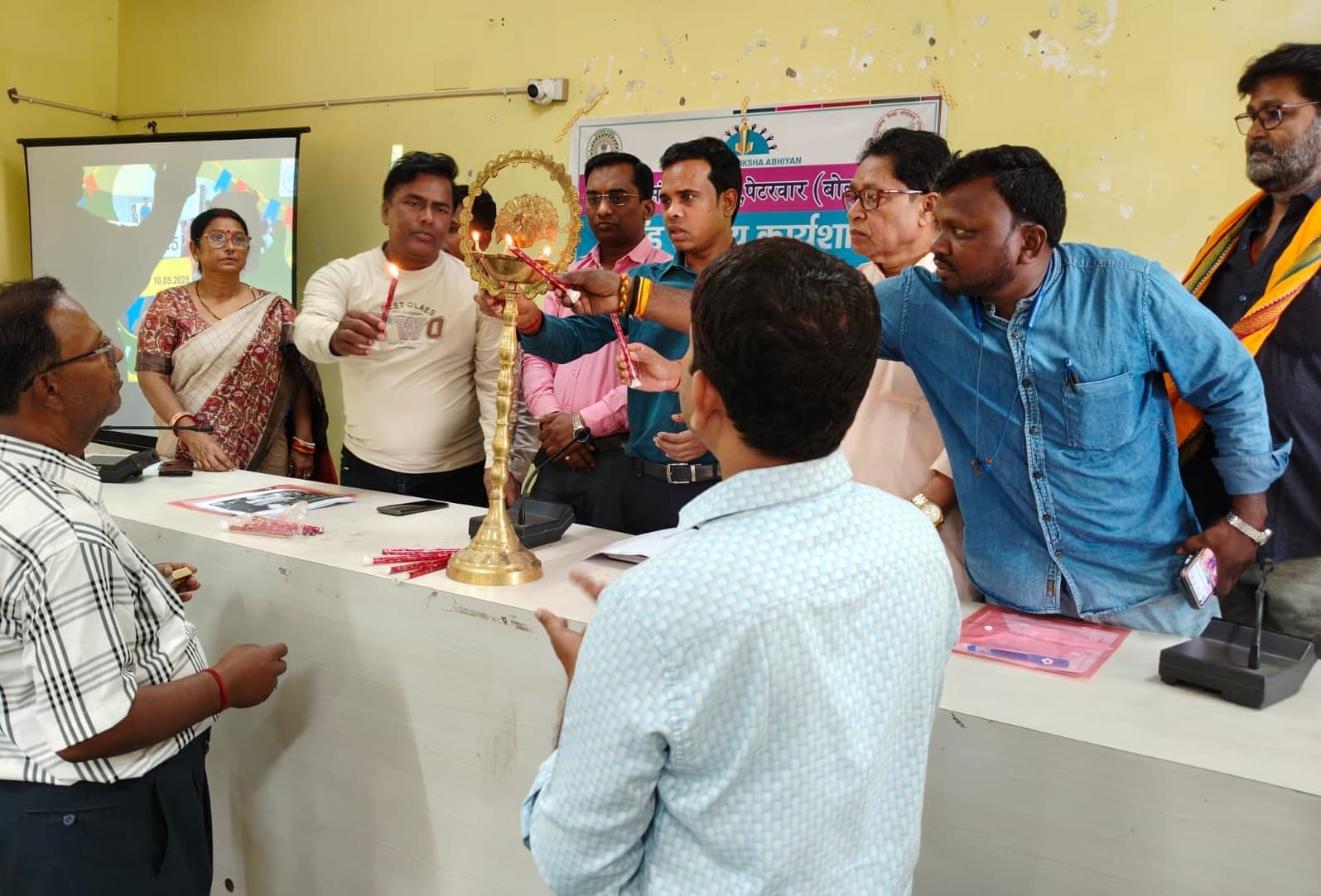 Bokaro News : ड्रॉप आउट बच्चों के नामांकन व नियमित उपस्थिति पर जोर