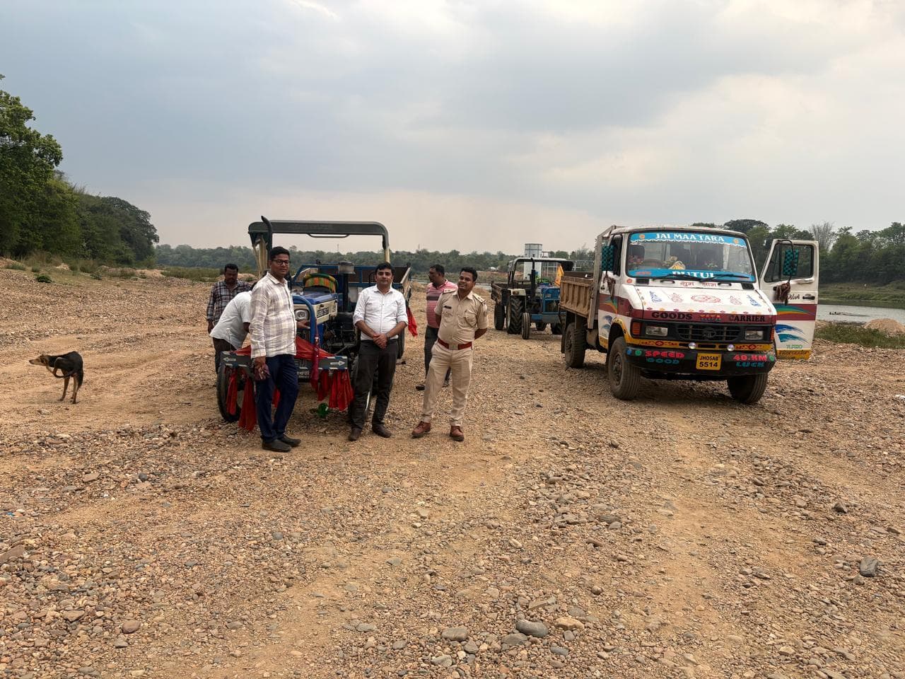 Seraikela News : अवैध बालू परिवहन पर लगेगा ब्रेक, मिलन चौक पर लगा हाइटेक कैमरा