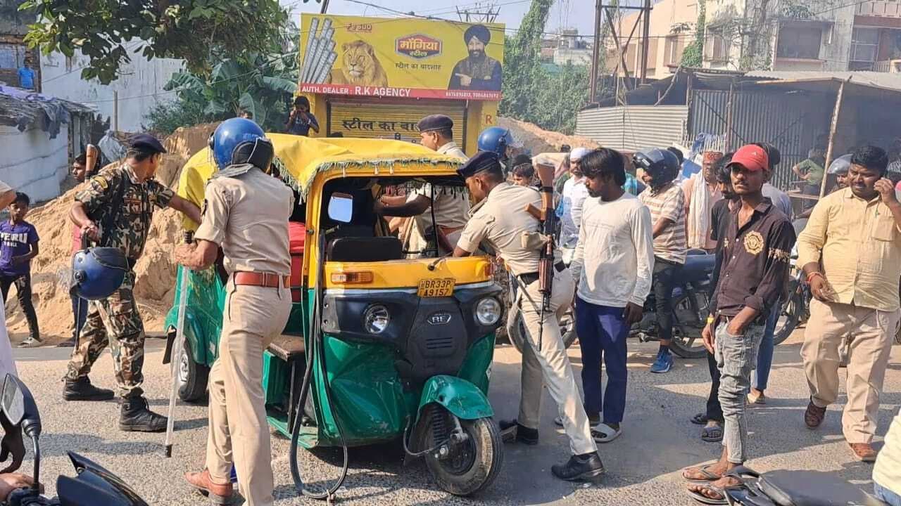 Samastipur News:पुलिस जीप व ऑटो में हुई टक्कर, ऑटो चालक सहित तीन यात्री घायल, हंगामा