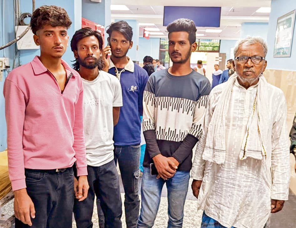 Ara News : पोकलेन की चपेट में आने से बालू घाट पर सो रहे खलासी की मौत